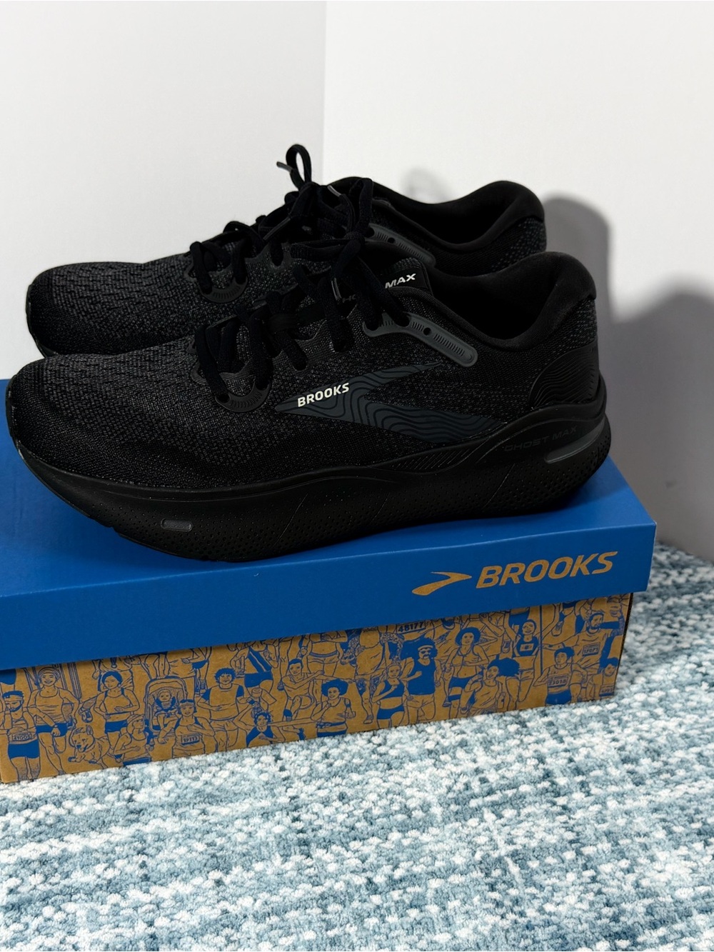 Brooks Ghost Max Men's 8 Running Shoes - Black